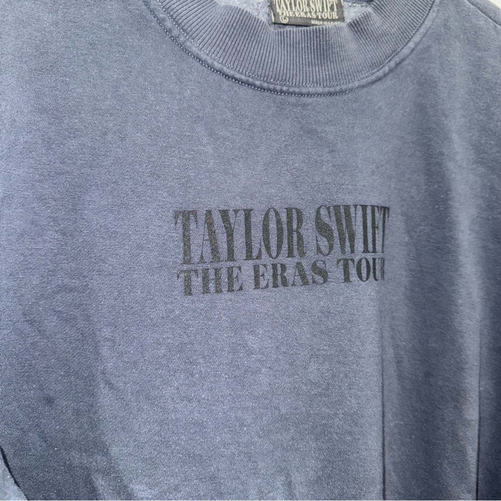 Taylor Swift Eras Tour Sweatshirt Large Dark Gray Blue - Picture 3 of 4